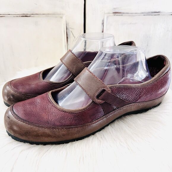 Clarks Artisan Burgundy Red Pebbled Leather Mary Jane Slip on Comfort Shoes 11M - Picture 1 of 9